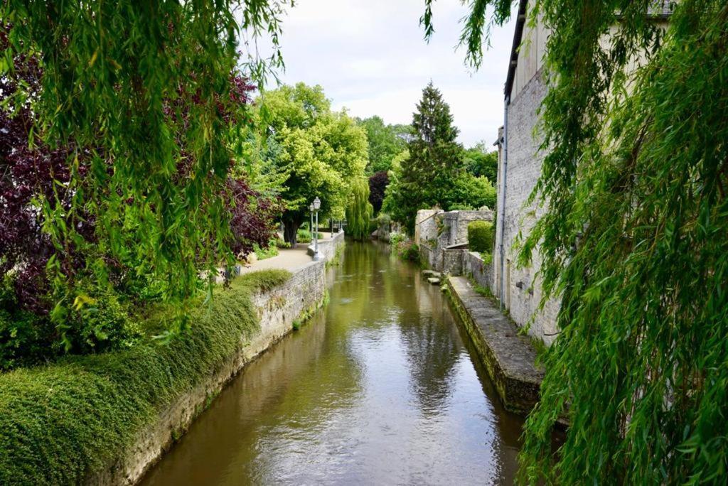 Le Bourg Bed & Breakfast Asnieres-en-Bessin Eksteriør bilde
