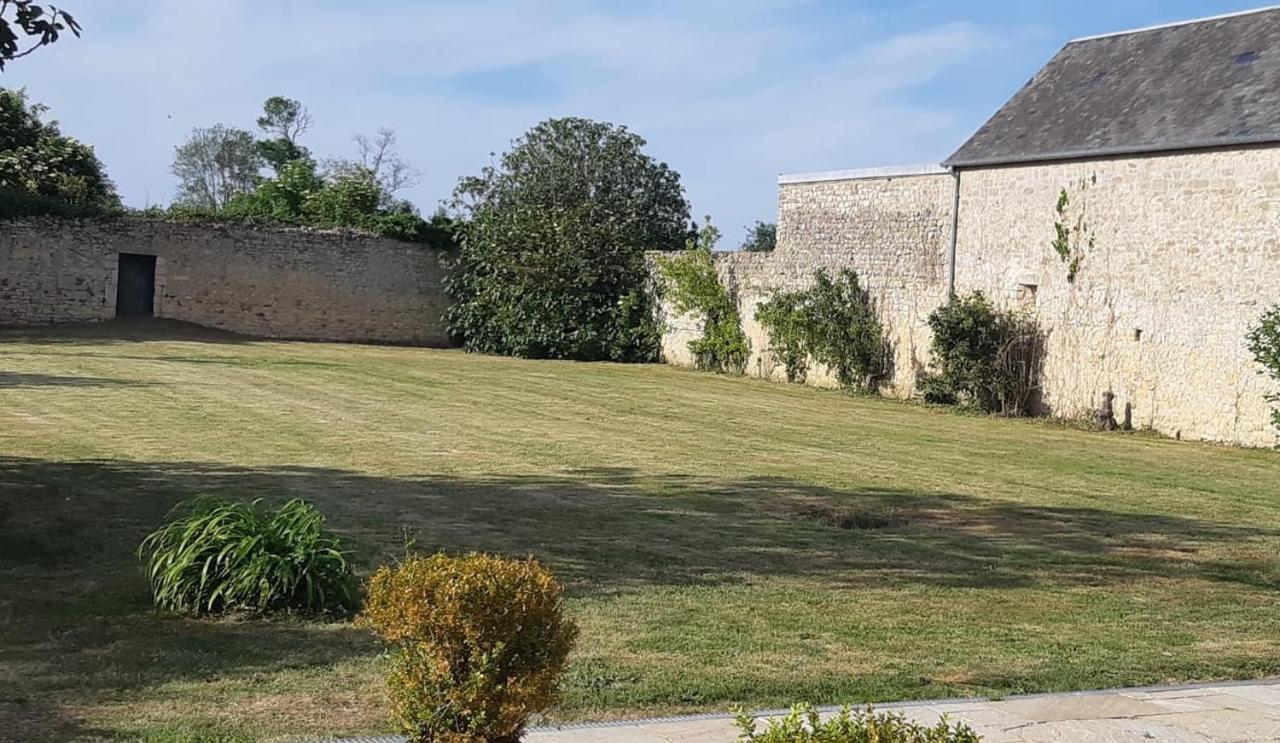 Le Bourg Bed & Breakfast Asnieres-en-Bessin Eksteriør bilde