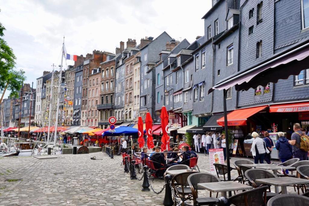 Le Bourg Bed & Breakfast Asnieres-en-Bessin Eksteriør bilde