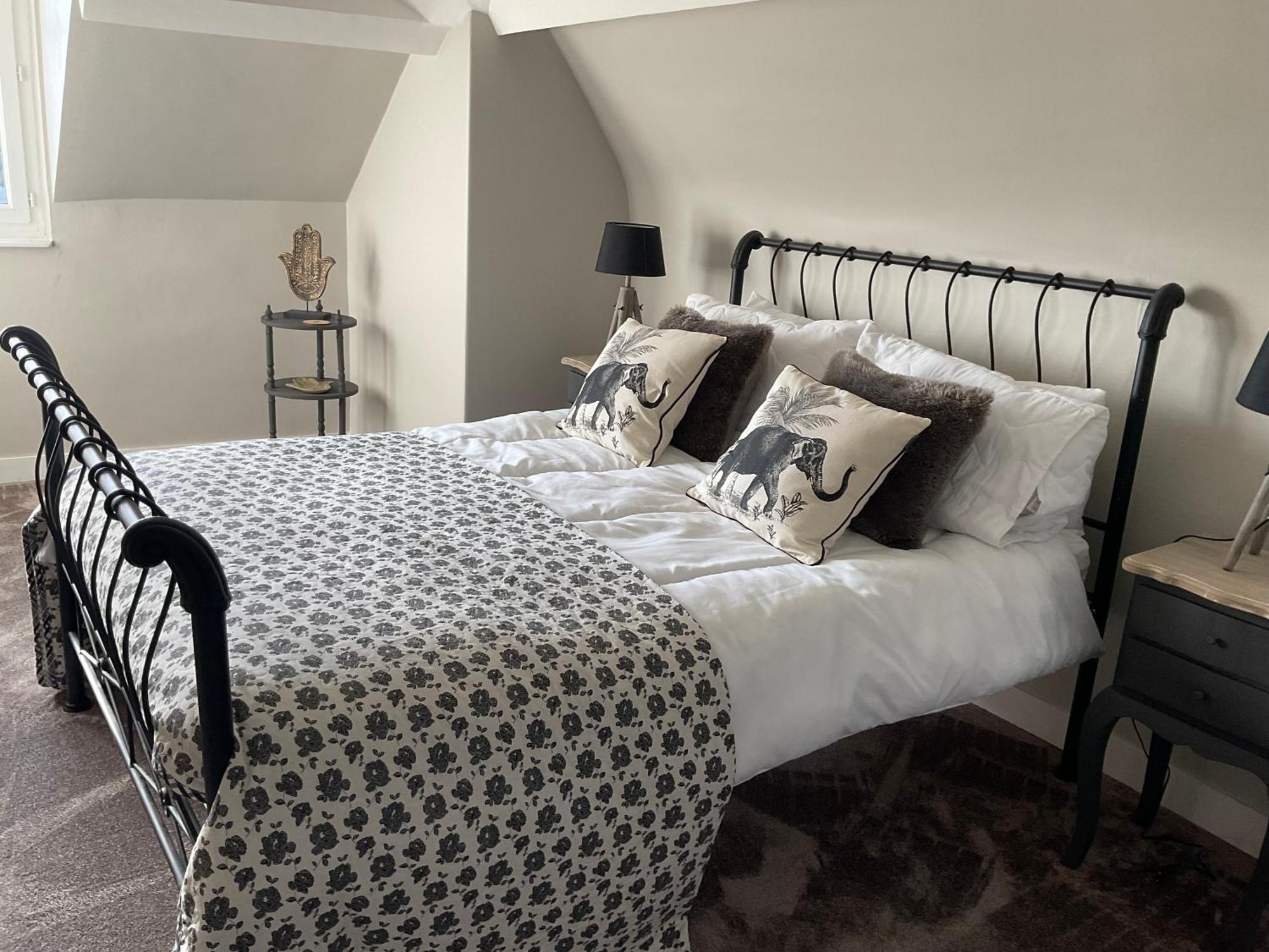 Le Bourg Bed & Breakfast Asnieres-en-Bessin Eksteriør bilde