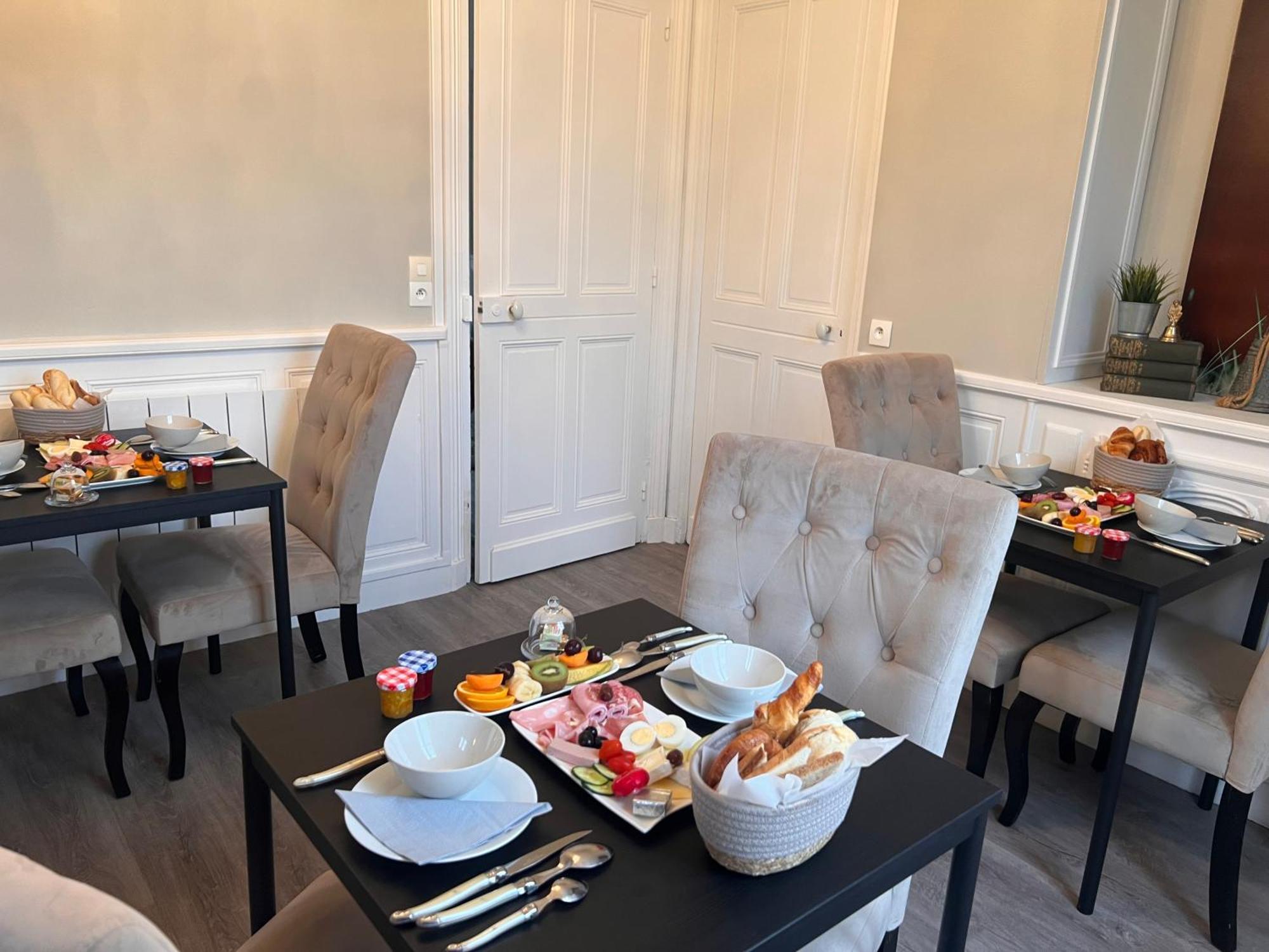 Le Bourg Bed & Breakfast Asnieres-en-Bessin Eksteriør bilde