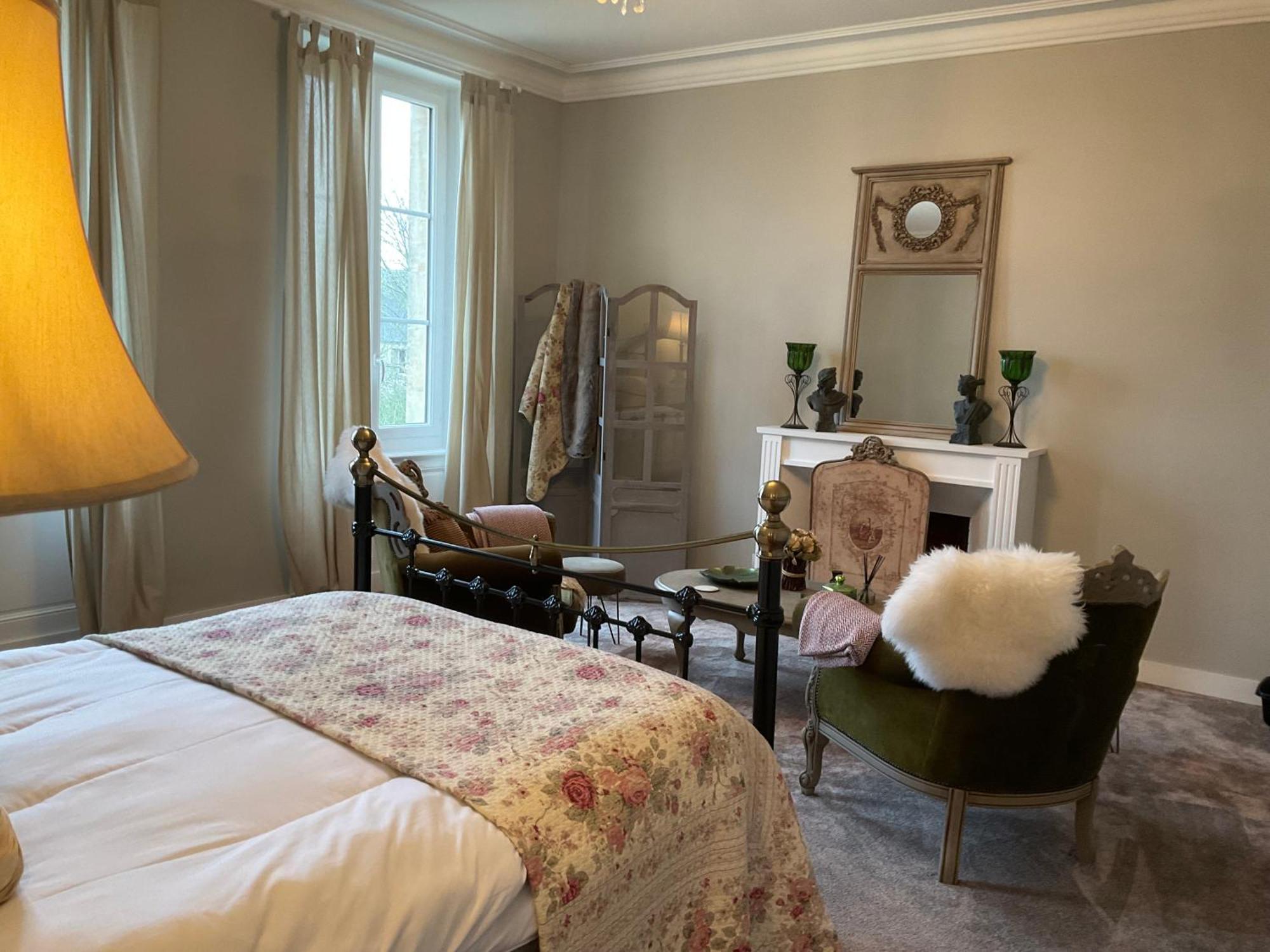 Le Bourg Bed & Breakfast Asnieres-en-Bessin Eksteriør bilde